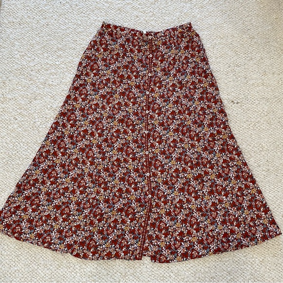 Floral skirt - Picture 1 of 2